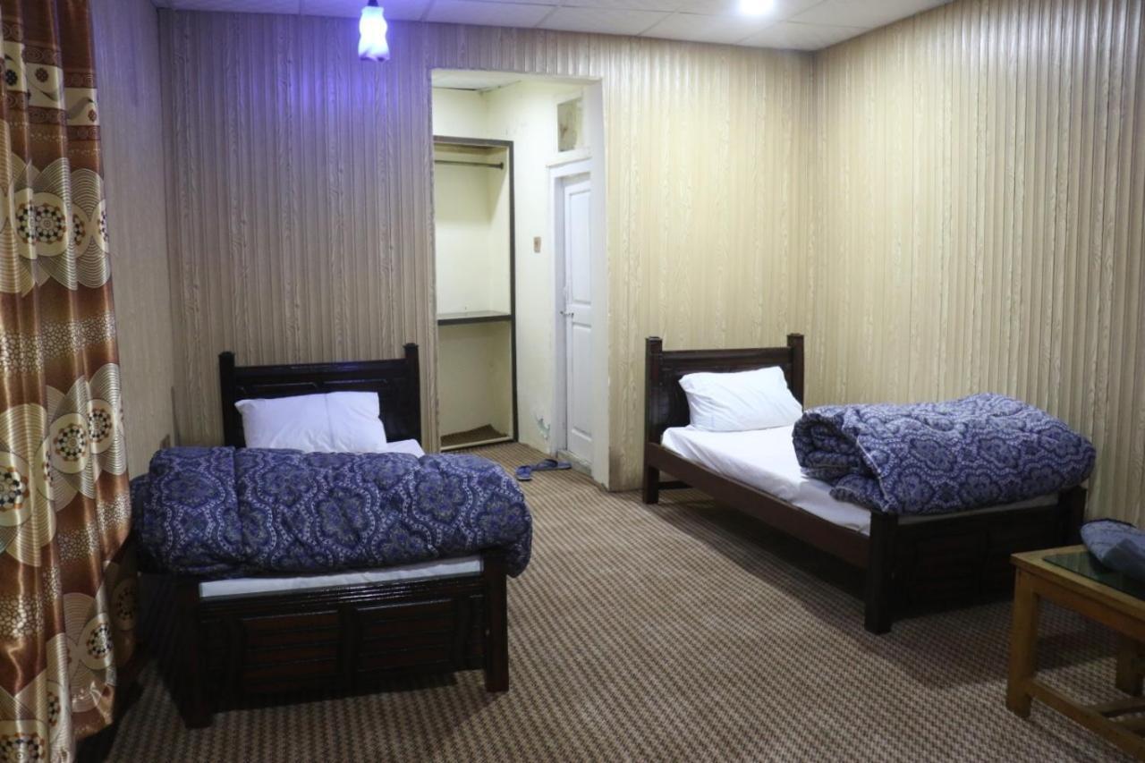 Golden Peak Guest House กิลกิต ภายนอก รูปภาพ