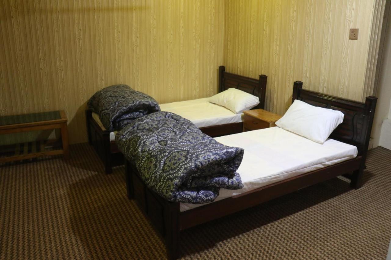 Golden Peak Guest House กิลกิต ภายนอก รูปภาพ