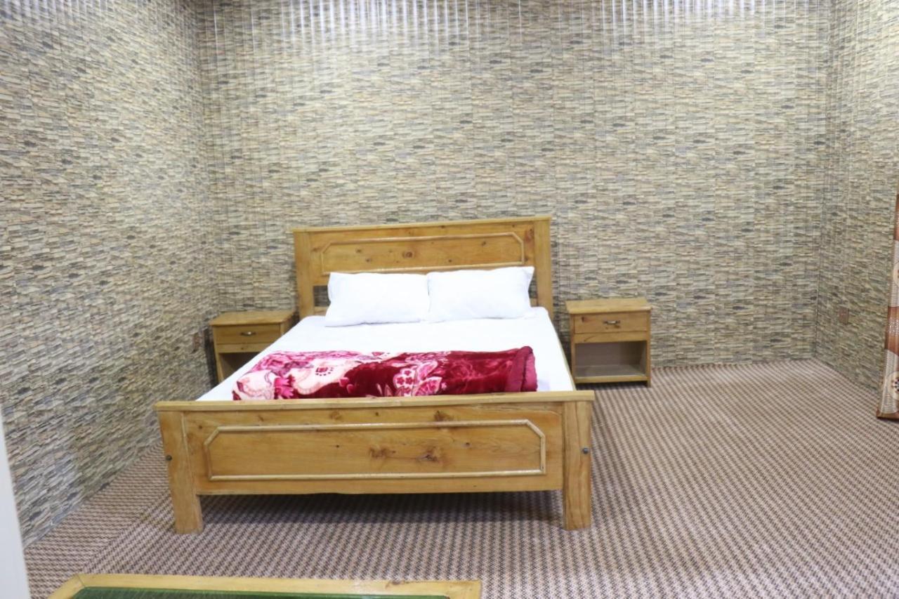 Golden Peak Guest House กิลกิต ภายนอก รูปภาพ